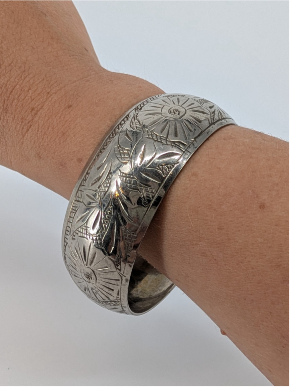 Vintage Silver Tone Dome Wide Bangle Bracelet Hand Engraved Floral Sunburst 43g